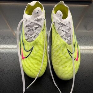 Nike Kids Sneakers - White and Neon Yellow